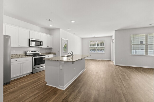 Building Photo - 1005 Sennema Cir