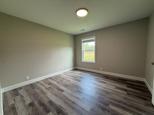 Building Photo - 845 Alley Dr