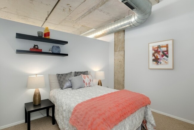 Building Photo - 6 S Laflin St