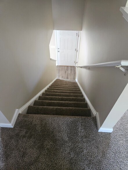 Building Photo - 500 Jaclyn Cir