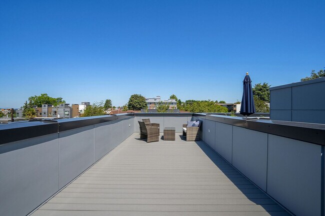 Building Photo - 1835 14th Ave