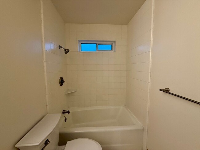 Building Photo - Conveniently located single story home!