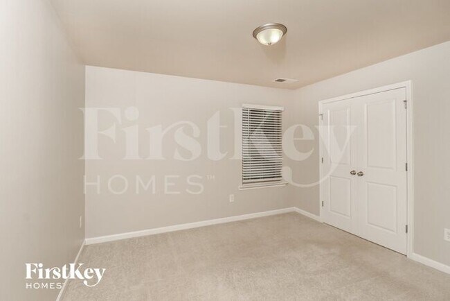 Building Photo - 201 Southwind Circle