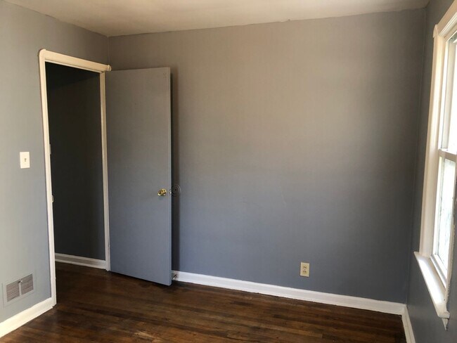 Building Photo - 3 BED 1 BATH IN BEAUTIFUL GARFIELD HEIGHTS!