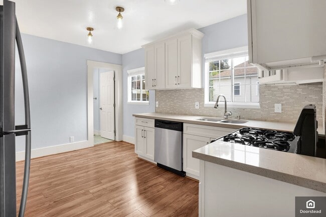 Building Photo - 1035 63rd St