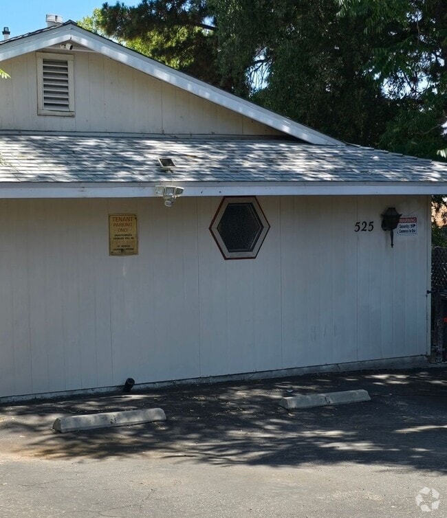 Building Photo - 525 Arleen St