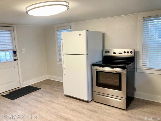 Building Photo - 611 Fairgrove Ave