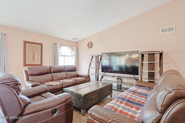 Building Photo - 4026 W Willow Ave
