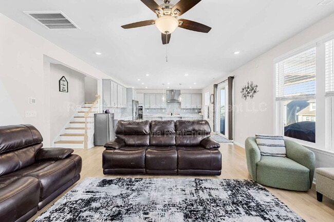 Building Photo - 104 Winterberry St