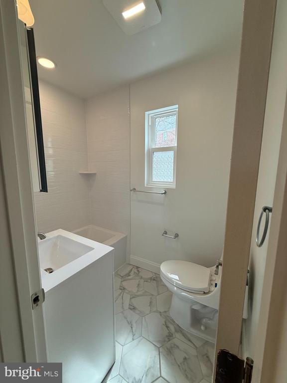 Building Photo - 3405 Carpenter St SE