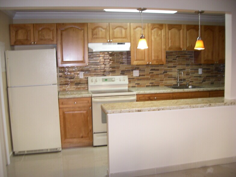 Building Photo - 4530 NW 79th Ave