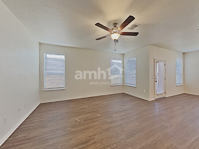 Building Photo - 2731 Spencebrook