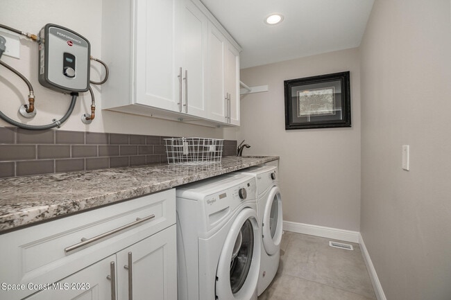 Building Photo - 115 S Indian Cir