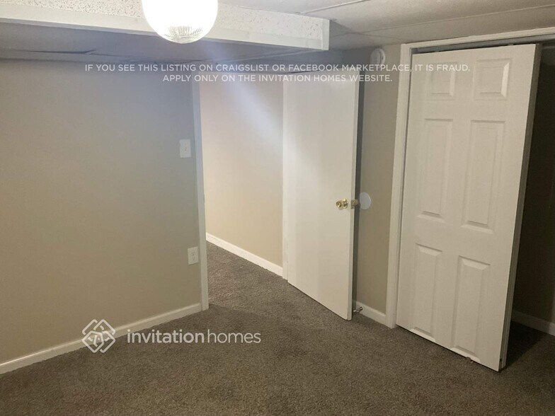 Building Photo - 5431 S Natoma Ave