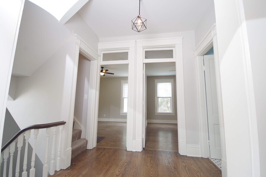 Building Photo - 2038 Bonnycastle Ave