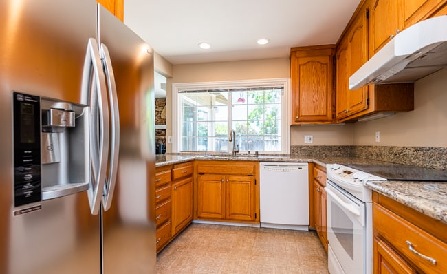 Building Photo - Lovely Home | Central A/C | Swimming Pool