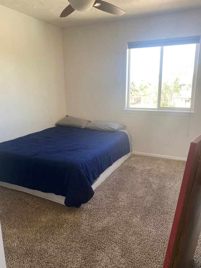 Building Photo - 3 Bedroom Victor Townhouse - Furnished