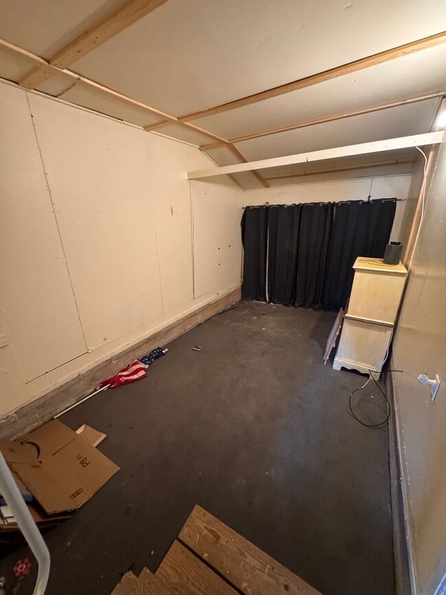 Building Photo - Small-Town Charm with Bonus Office Space