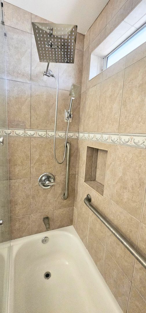 Building Photo - Single Story Senior Home - Newly Remodeled...