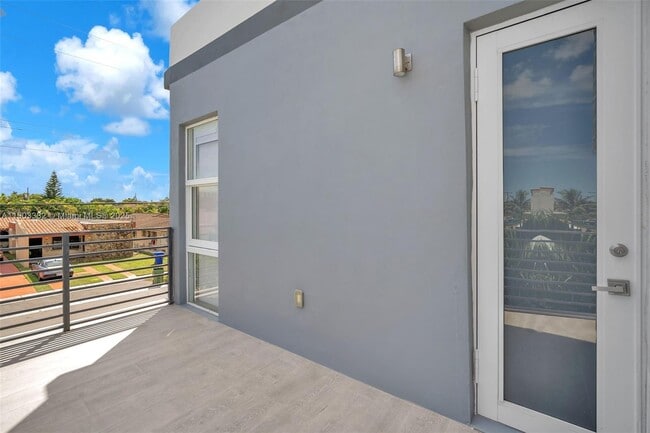 Building Photo - 3167 SW 25th St