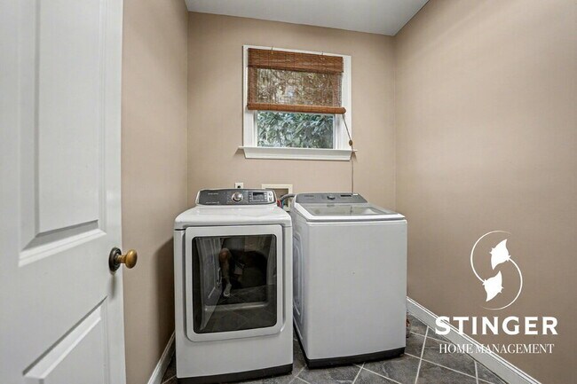 Building Photo - 2677 Broad St