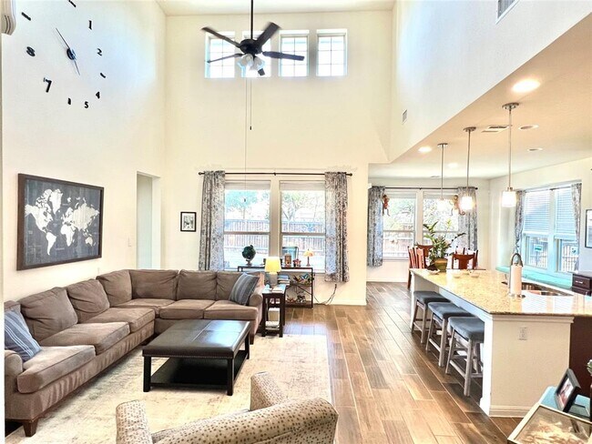 Building Photo - 1024 Almeria Bend