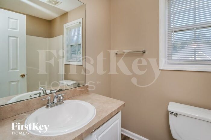 Building Photo - 60 Landing Ln