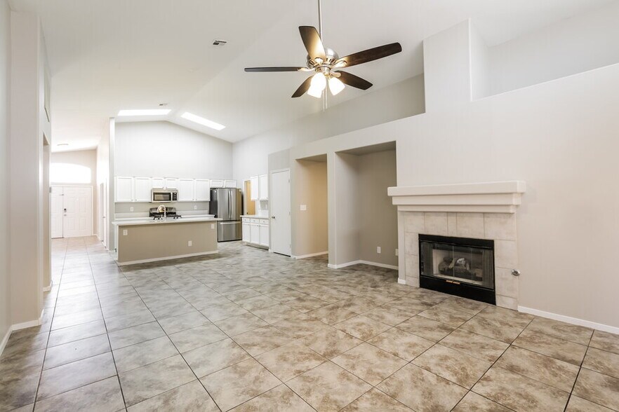 Building Photo - 1025 Blue Lantern Dr