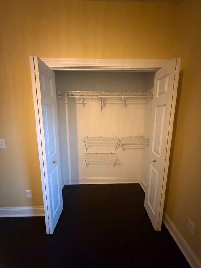 Building Photo - COMMINNG SOON - 4 BED 3 1/2 BATH HOUSE