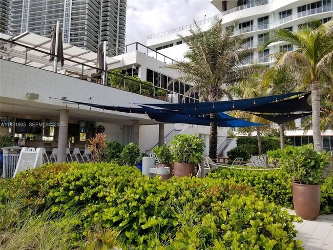 Building Photo - 4001 S Ocean Dr