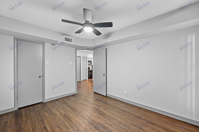 Building Photo - 9520 Royal Ln