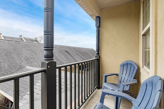 Building Photo - 10600 Lakes Blvd