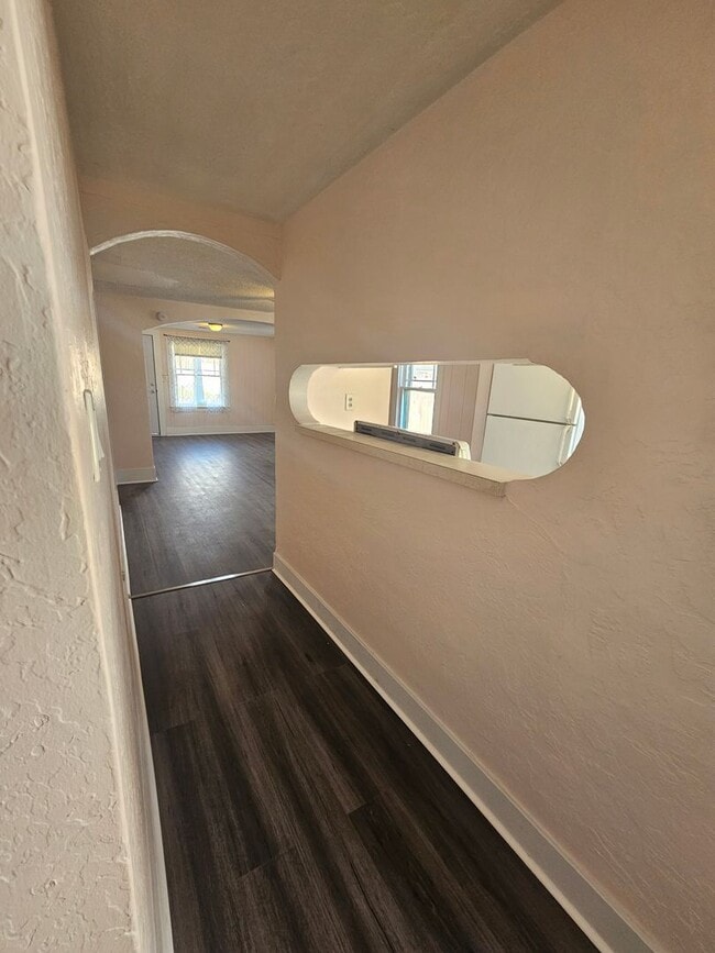 Building Photo - Newly Remodeled 2 Bedroom Home!