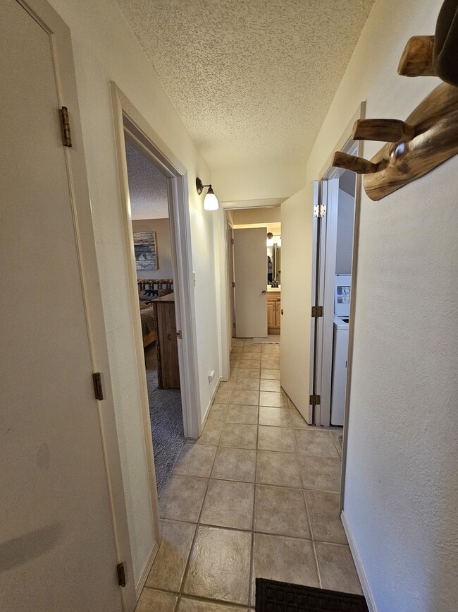 Building Photo - 217 Pinon Causeway
