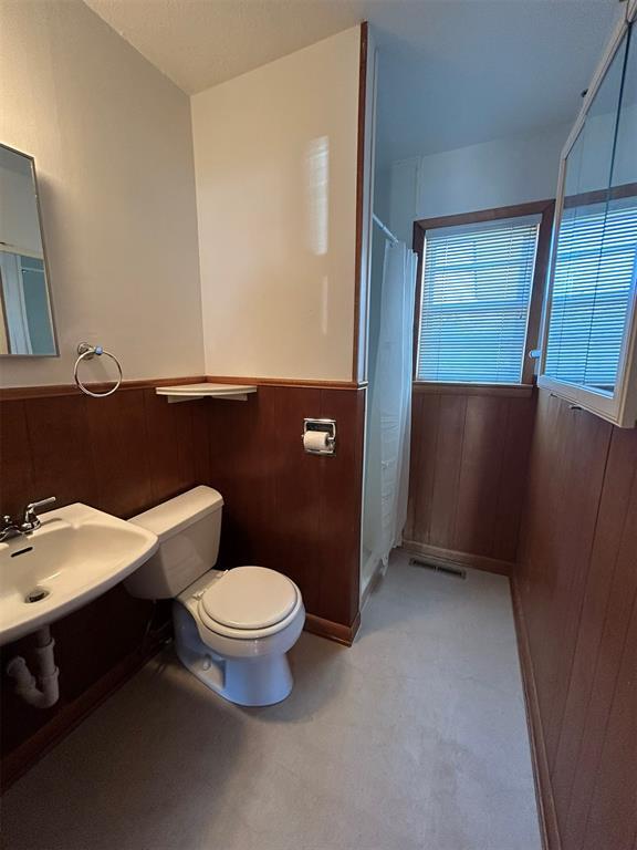 Building Photo - 514 E Center St