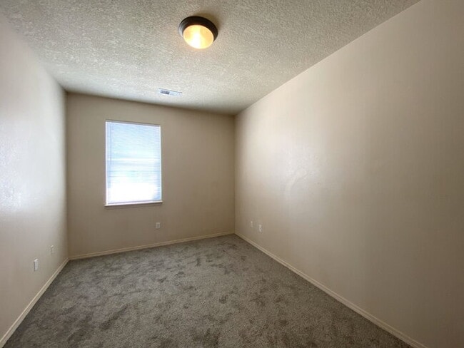 Building Photo - Spacious 3BR w/Office in the Cabezon Subdivion