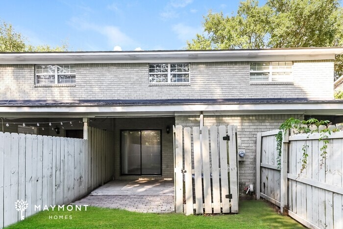 Building Photo - 833 Von Kolnitz Rd