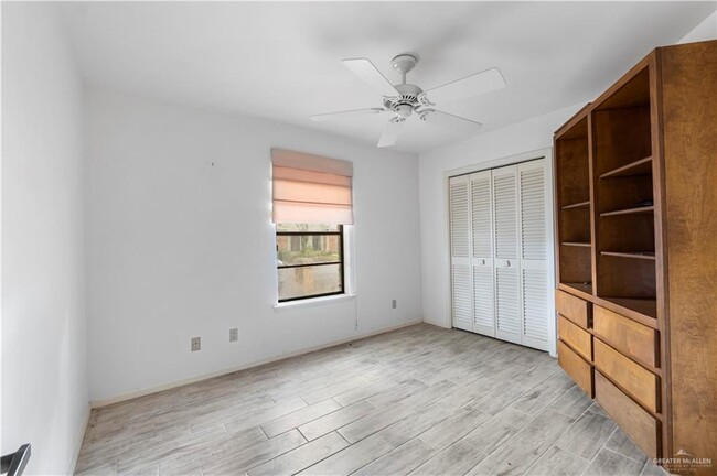 Building Photo - 411 Zinnia Ave