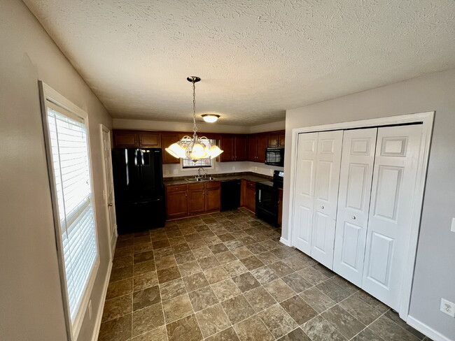 Building Photo - 2785 Russet Ridge Dr
