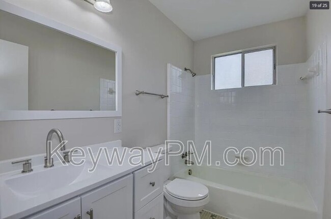 Building Photo - 1030 Carriage Dr