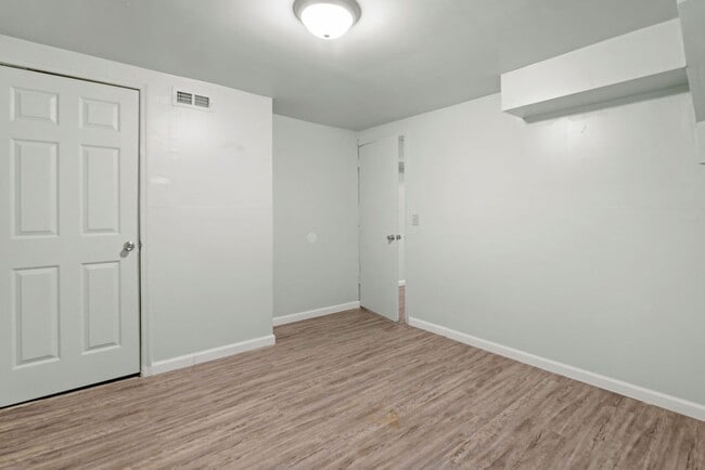 Building Photo - 1306 E 18th Ave