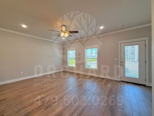 Building Photo - EP 6 | Townhome with Garage in Siloam Springs!