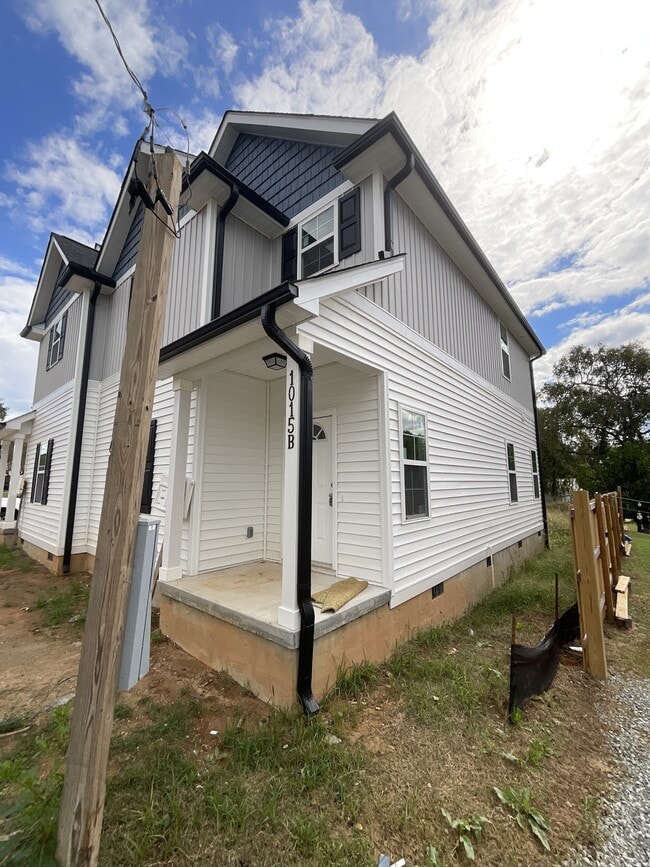 Building Photo - 1015 W C St