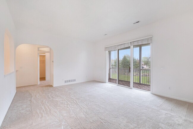 Building Photo - 2925 N Knightsbridge Cir