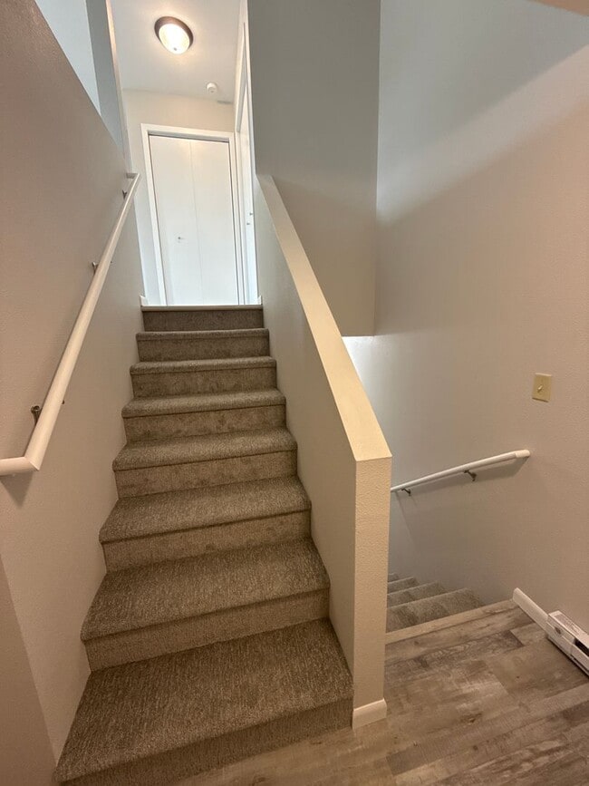 Building Photo - 2 bedroom Town House