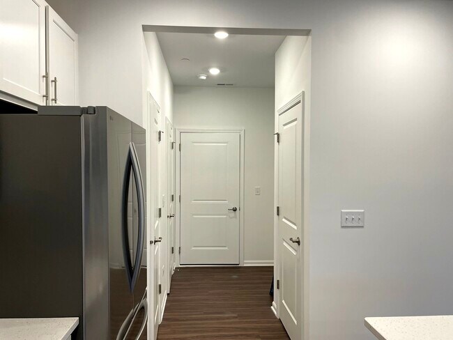 Building Photo - 472 Carpathian Dr