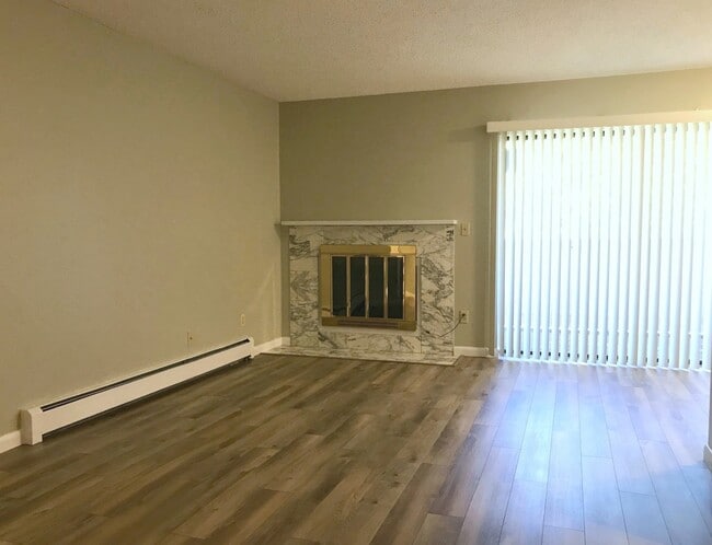 Building Photo - Spacious Condo in Secured Building – Prime...