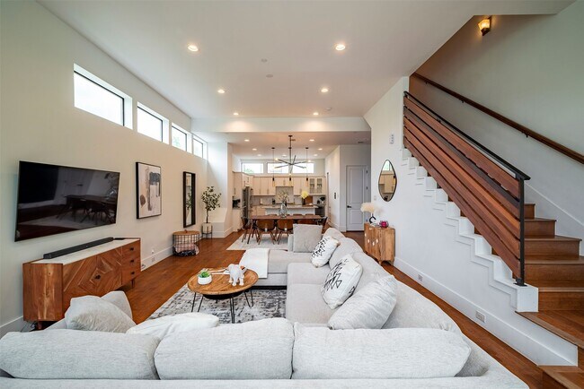 Building Photo - 3218 Crawford St