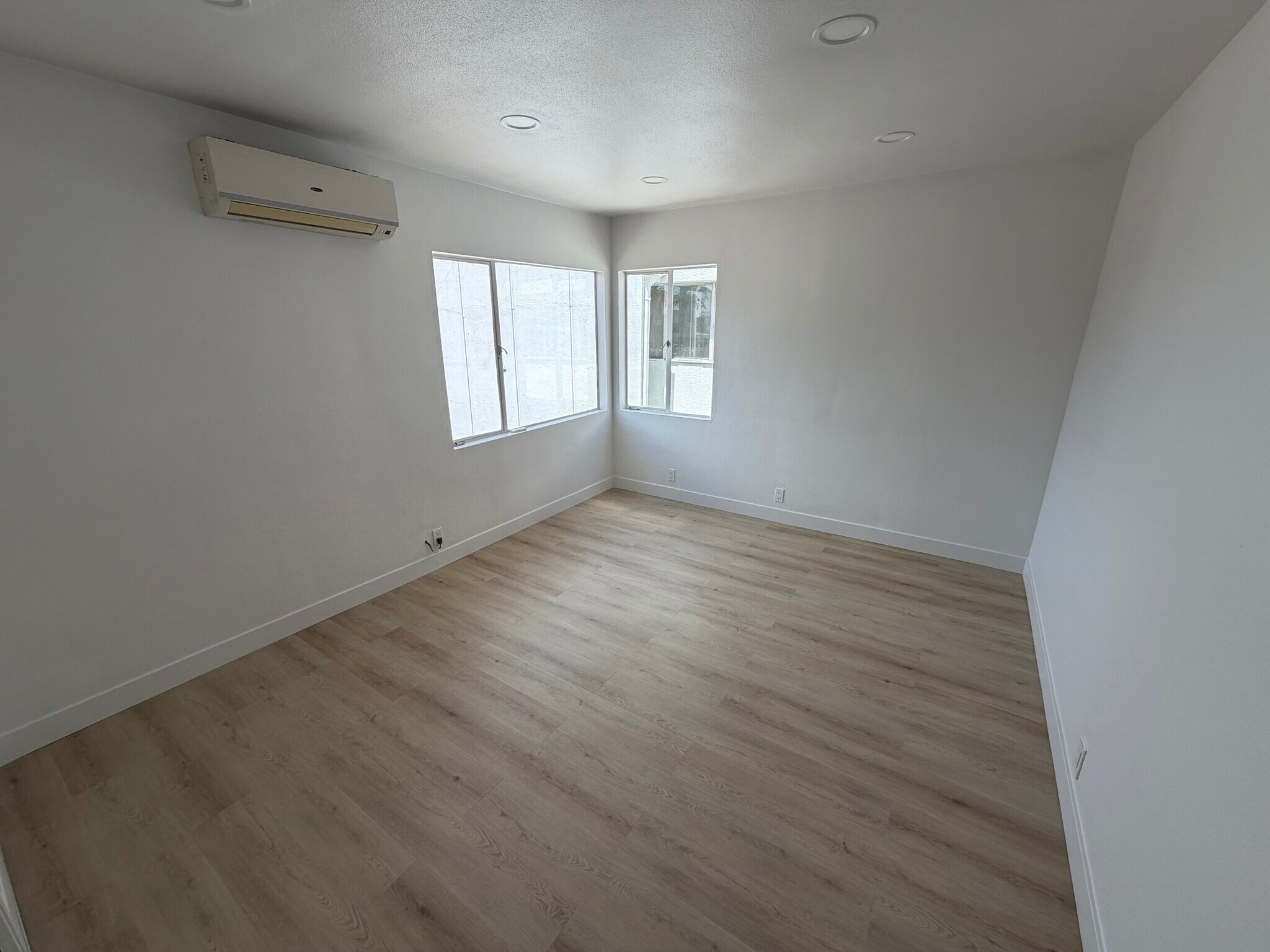 Building Photo - 478 S San Vicente Blvd