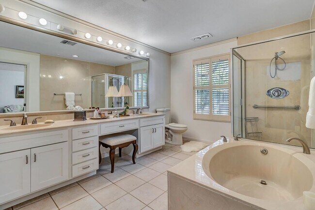 Building Photo - LUXURY 3-BEDROOM TOWNHOME IN ALAMO HEIGHTS